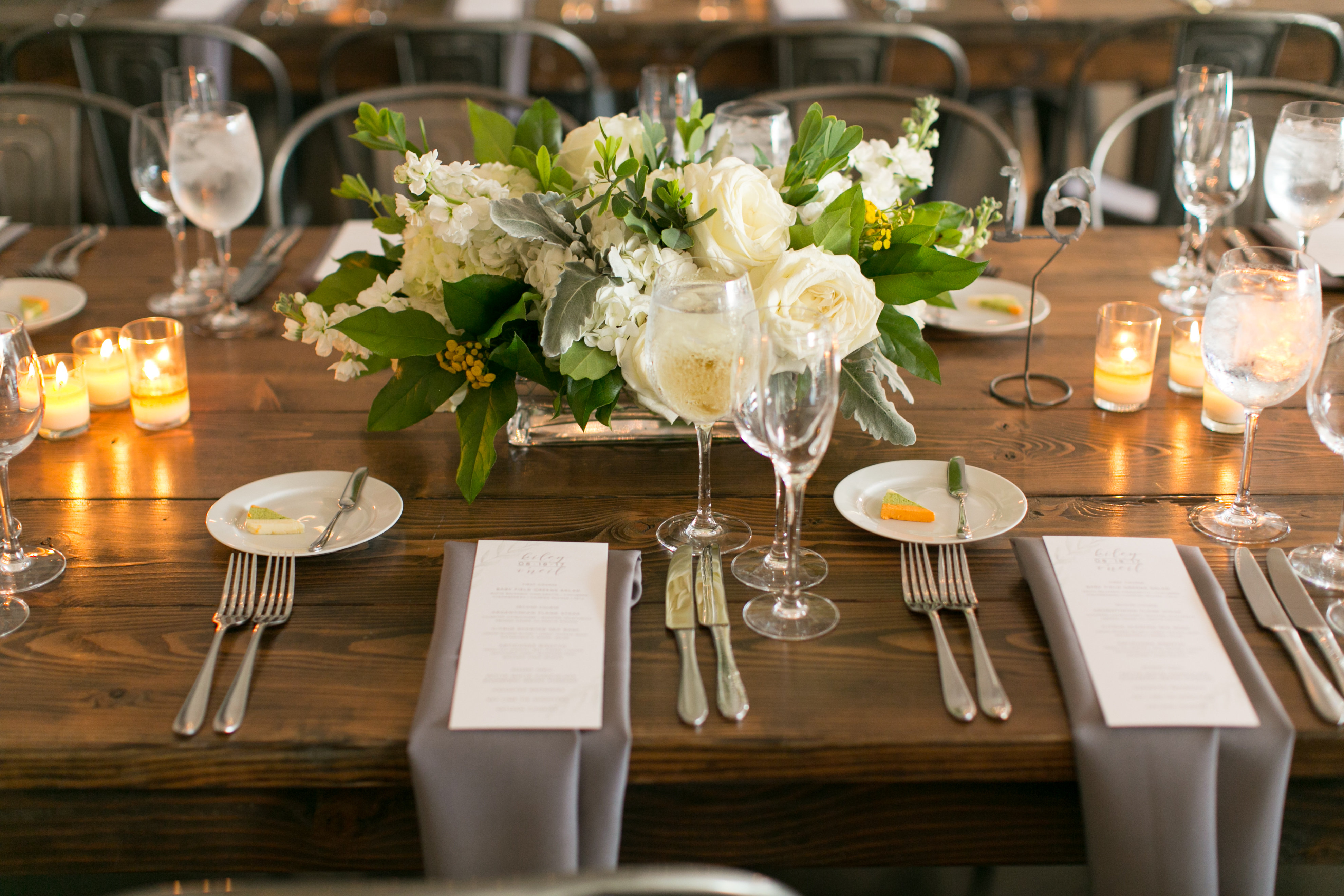 Ivory and yellow gold wedding reception bouquets at Ignite Glass Studio Chicago.